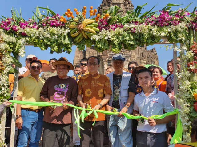 งานเลี้ยงโต๊ะจีนลิงครั้งที่ 31 คึกคัก นักท่องเที่ยวล้นหลาม