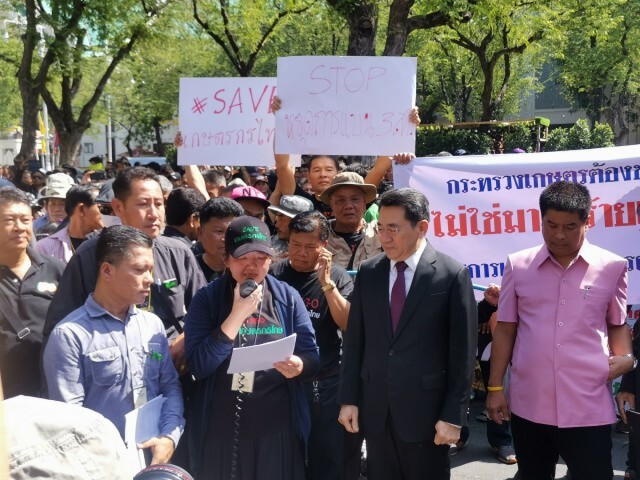 ม็อบเกษตรกร​ จี้​ "มนัญญา" ลาออก เลิกแบนสารพิษ​