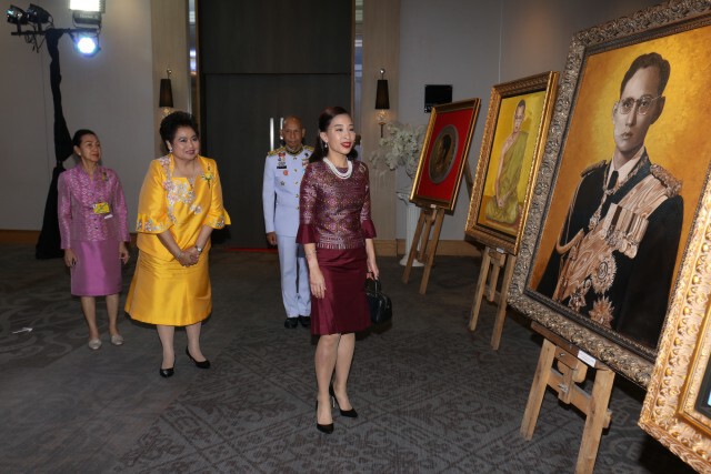 กรมหลวงราชสาริณีสิริพัชร ทรงเสด็จฯเป็นองค์ประธานในงาน แฟชั่นโชว์การกุศล" คิดถึงพ่อ....อย่างพอเพียง "