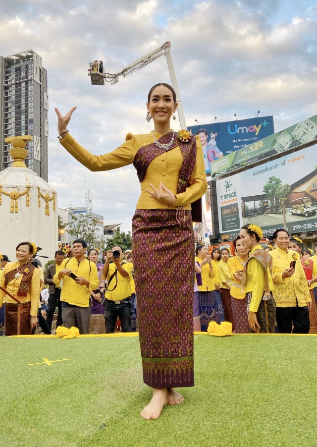 "มิน"พีชญา นำชาวขอนแก่น รำบวงสรวง222ปีขอนแก่น