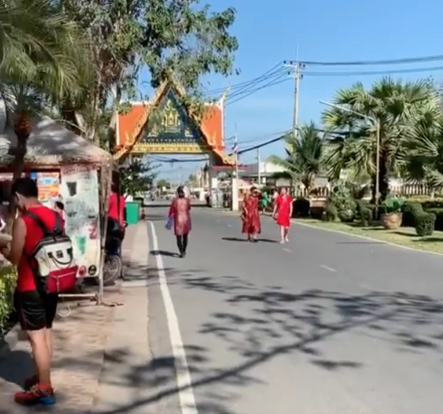 ชาวเน็ตโพสต์เที่ยววัดไทย...แต่คนไทยเข้าไม่ได้!