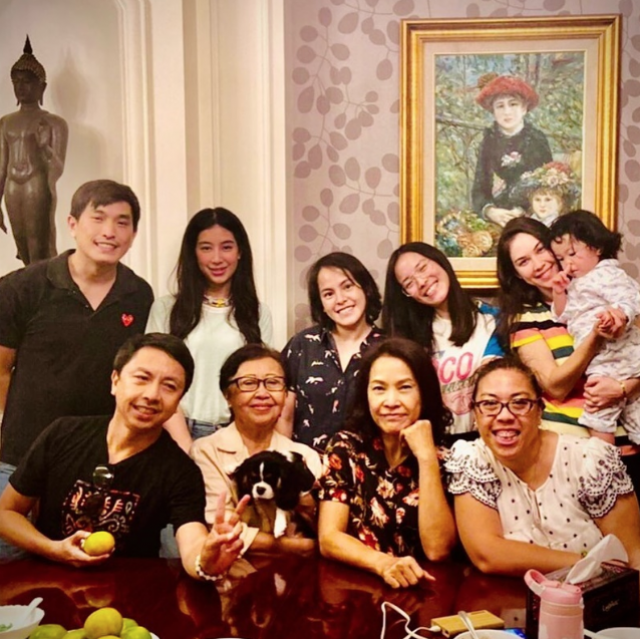 ภาพเซ็ต "แมท" ถ่ายร่วมครอบครัว "เตชะณรงค์" หายเกลี้ยง
