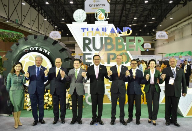 "บิ๊กตู่-จุรินทร์-เฉลิมชัย" โชว์จับมือ เหนียวเหมือนเดิม!