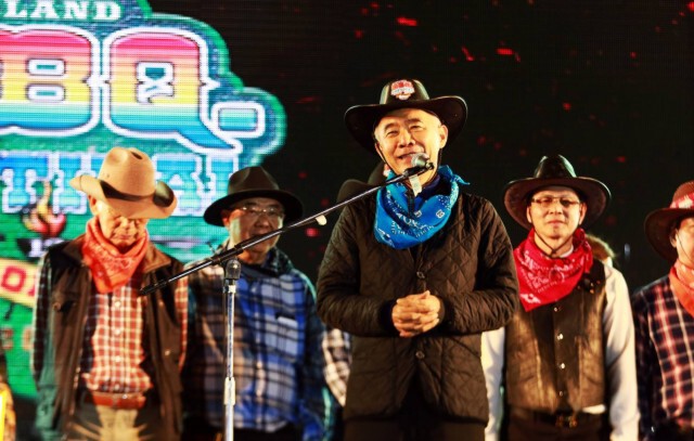 "สุวัจน์" เคลื่อนเศรษฐกิจฐานรากเปิดงาน BBQ FESTIVAL 2019 สวมหมวกคาวบอย กระตุ้น5วัน 15ล้าน
