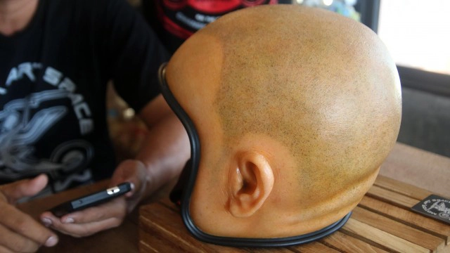 ชาวเน็ตแห่แชร์ "หมวกกันน็อคมีหู"