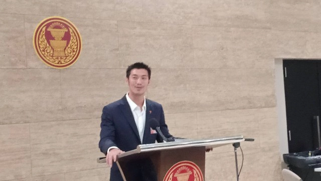 "ธนาธร"ประกาศลาออกทุกตำแหน่งในสภาปลุกให้คนรักประชาธิปไตยลุกขึ้นต่อสู้กับ "คนๆ นั้น"