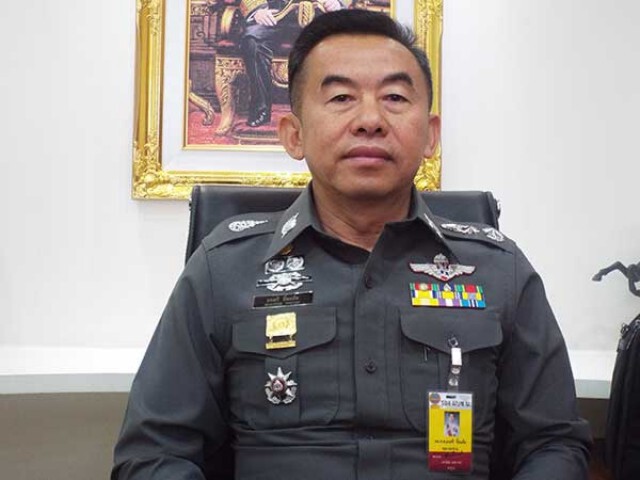 ผบช.ภ.2 ร่วมแถลงข่าวจับนายเติ้ล ฆ่าโหด เผยยิงครูเอ็ม ก่อนใช้มีด เชือดคอซ้ำ!
