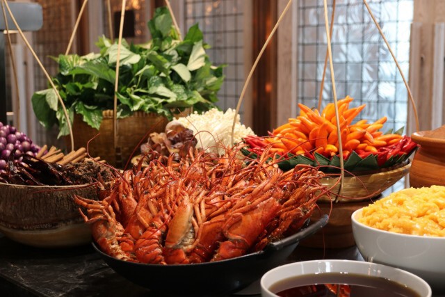 เตรียมฉลองเทศกาลแห่งความสุข กับอาหารอร่อยและวิวสูงเสียดฟ้า 360 องศา
