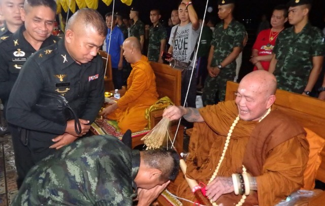 หลวงปู่อุ้มยังมาแรง
