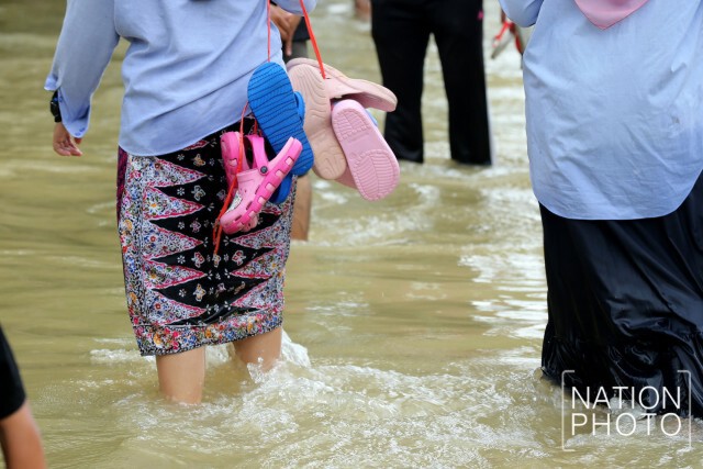 ฝนกระหน่ำแทบทั้งวัน นราธิวาสยังไม่พ้นวิกฤติน้ำท่วม