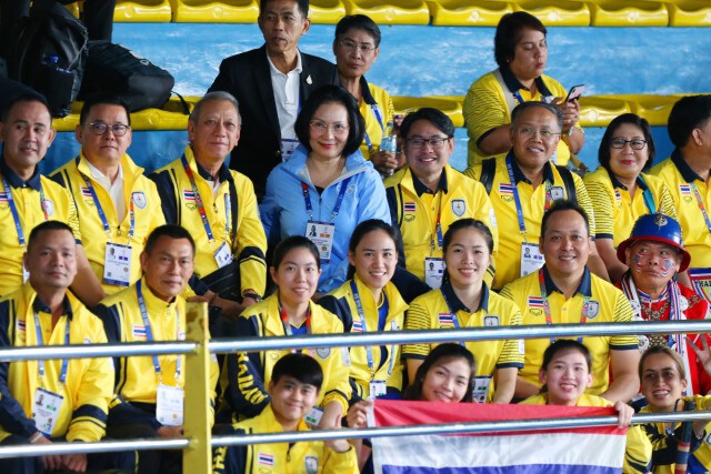 คุณหญิงปัทมาฯลุ้นทีมหวดลูกขนไก่หญิงซิว"ทอง"ซีเกมส์
