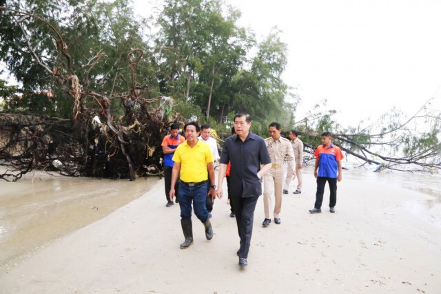 นิพนธ์ (มท.2)​ นำคณะลงพื้นที่หาดชลาทัศน์ สำรวจความเสียหาย