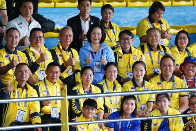 คุณหญิงปัทมาฯลุ้นทีมหวดลูกขนไก่หญิงซิว"ทอง"ซีเกมส์