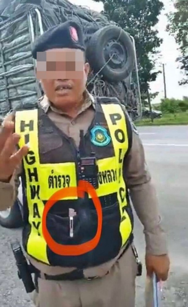 สั่งย้ายด่วน! ตร.ปะทะคารมกระบะขนพริก