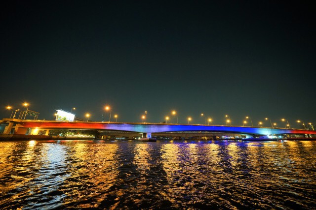 เปิดไฟประดับสะพานข้ามแม่น้ำเจ้าพระยา 13 แห่ง เนื่องในวันพ่อแห่งชาติ