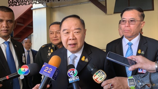 "ประวิตร" ย้ำอยู่ยาว แจงปมนายกฯขู่ปรับ ครม.