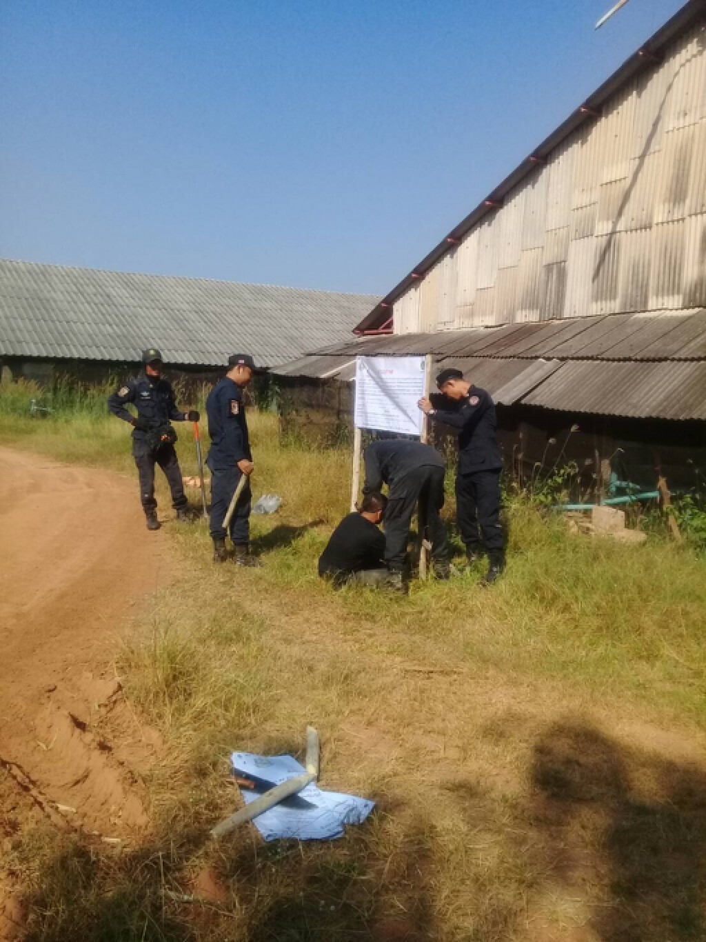 กรมป่าไม้ปิดป้าย "ยึด" ที่ดินฟาร์มไก่ เขาสน ของปารีณา