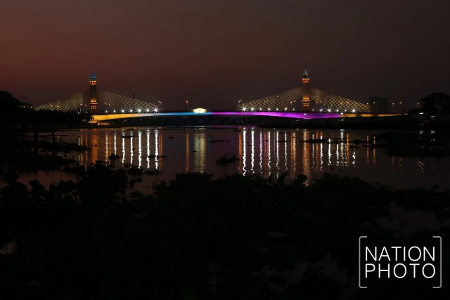 เปิดไฟประดับบริเวณสะพานพระปกเกล้าเนื่องในวันพ่อแห่งชาติ 5 ธันวาคม 2562