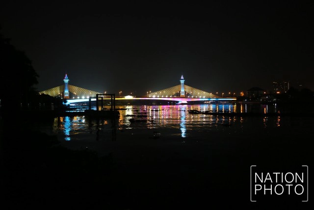 เปิดไฟประดับบริเวณสะพานพระปกเกล้าเนื่องในวันพ่อแห่งชาติ 5 ธันวาคม 2562