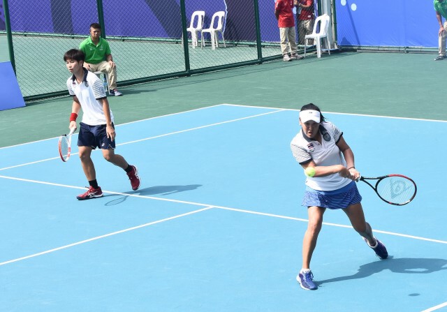เทนนิสหญิงคู่ไทยทะลุเข้ารอบรองตุนเหรียญทอง-คู่ชายร่วงตกรอบ