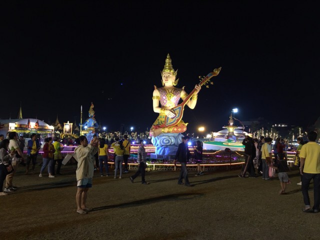 สนามหลวงจัดกิจกรรมวันพ่อแห่งชาติ -ประดับไฟรอบ