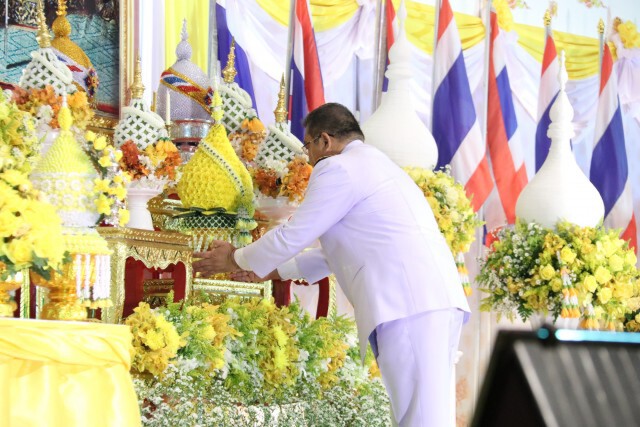 พ่อเมืองเชียงใหม่นำตักบาตรพระ 89 รูป เนื่องในวันพ่อแห่งชาติ