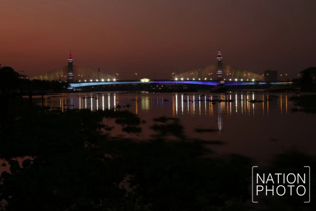 เปิดไฟประดับบริเวณสะพานพระปกเกล้าเนื่องในวันพ่อแห่งชาติ 5 ธันวาคม 2562