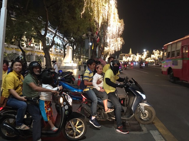 สนามหลวงจัดกิจกรรมวันพ่อแห่งชาติ -ประดับไฟรอบ