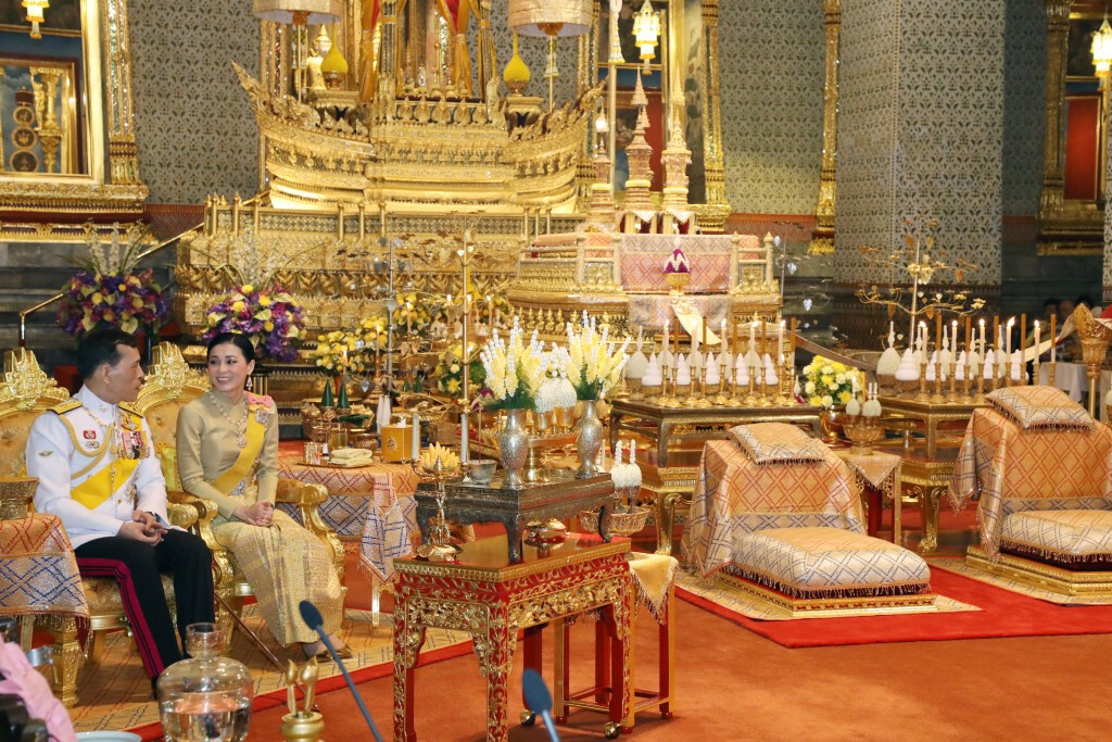 ในหลวง-พระราชินี ทรงบำเพ็ญพระราชกุศลทักษิณานุปทาน ร. 9