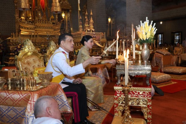 ในหลวง-พระราชินี ทรงบำเพ็ญพระราชกุศลทักษิณานุปทาน ร. 9