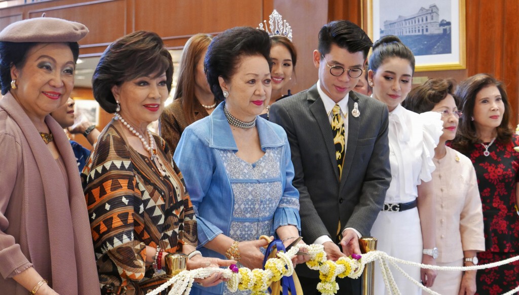 ท่านผู้หญิง ดร.ภรณี มหานนท์ มาเปิดงานการกุศล "คิดถึงพ่อ ทำดีเพื่อพ่อ"