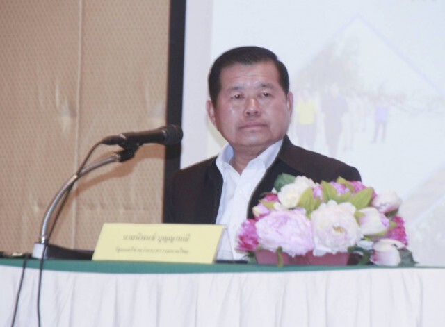 นิพนธ์  มอบนโยบายการป้องกันน้ำท่วมแบบบูรณาการ แก่อปท.ในจังหวัดสงขลา