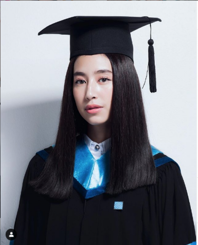 มิ้นต์ ชาลิดา โพสต์รูปชุดครุยเตรียมรับปริญญา