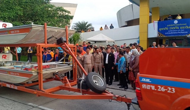 นิพนธ์  มอบนโยบายการป้องกันน้ำท่วมแบบบูรณาการ แก่อปท.ในจังหวัดสงขลา