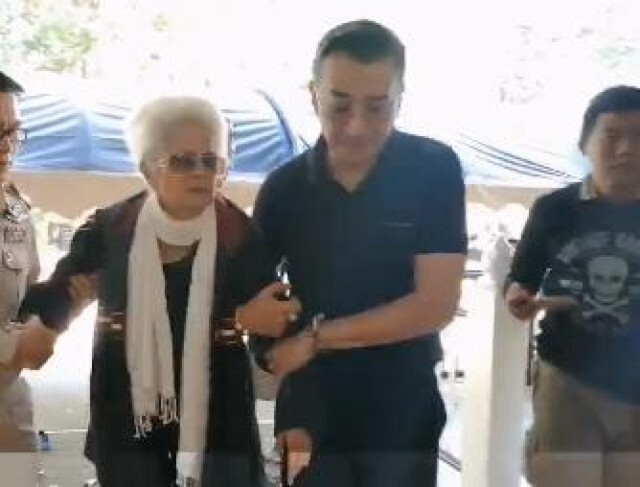 "แม่ปุ๊"รดน้ำศพ "พ่อแรม" ขอให้มาเข้าฝันกันบ้าง