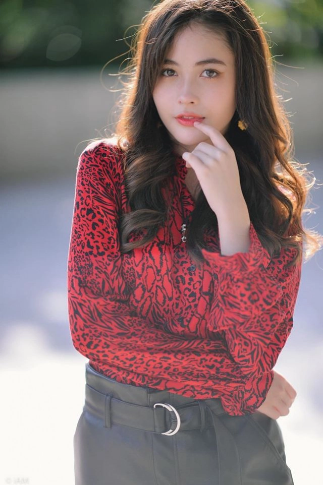 แม่สิงโตน้อย "นิกี้ BNK48" อวดท่าโพสต์สุดเซ็กซี่