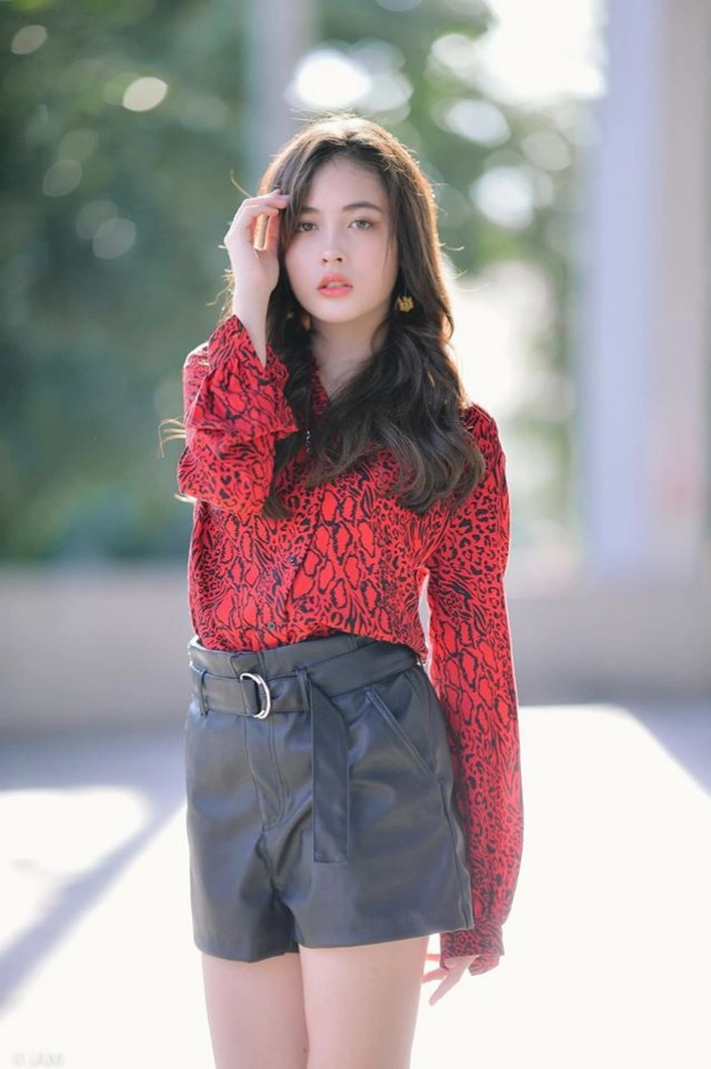 แม่สิงโตน้อย "นิกี้ BNK48" อวดท่าโพสต์สุดเซ็กซี่