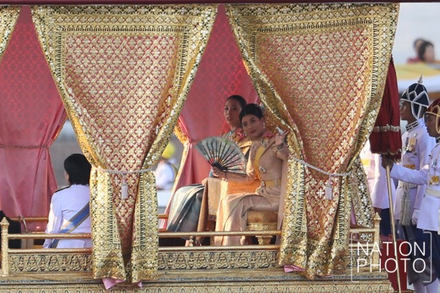 ในหลวง เสด็จพระราชดำเนินเลียบพระนครโดยขบวนพยุหยาตราทางชลมารค