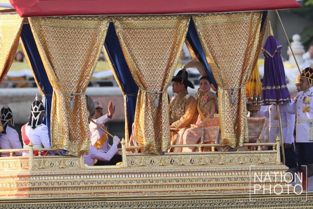 ในหลวง เสด็จพระราชดำเนินเลียบพระนครโดยขบวนพยุหยาตราทางชลมารค