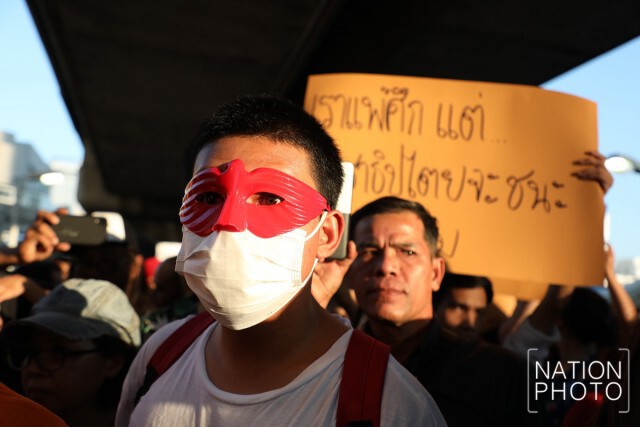 รวมภาพ ม็อบแน่นสกายวอล์ก