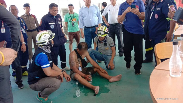 หนุ่มใหญ่รปภ.เครียดเรื่องรัก ปีนเสาวิทยุ หวังฆ่าตัวตาย