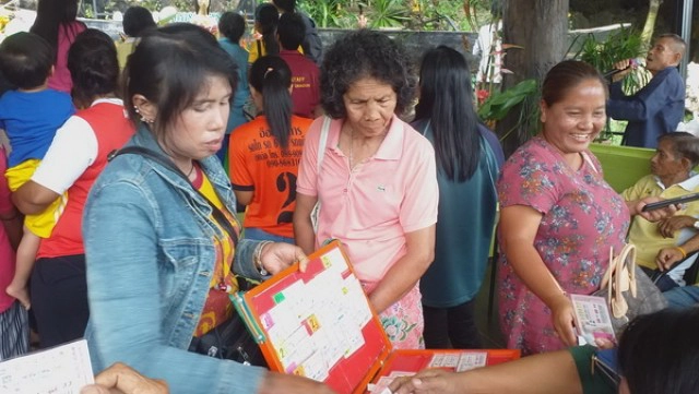 รูปปั้นแม่ย่านางไม้ตะเคียนทอง