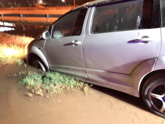 นักร้องหนุ่ม ขับรถตกน้ำ โชคดีกู้ภัยช่วยได้ทัน