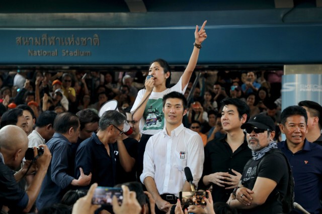 "ศรีสุวรรณ" ร้องกกต. ยุบอนค.ซ้ำ เอาผิด ธนาธร-ปิยบุตร-ช่อ เป็นส.ส.ทำงานในสภาฯ แต่จัดแฟลชม็อบ