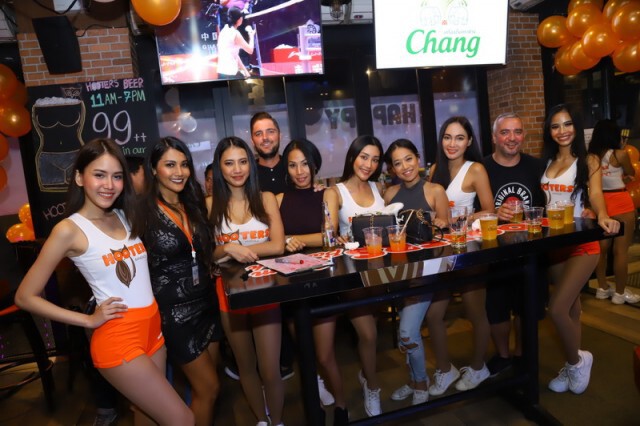 ฮูเตอร์สเอเชีย จัดใหญ่ แข่งขันกินเร็ว แจกรางวัล 100,000บาท ฉลอง 5 ปี ฮูเตอร์ส ไทยแลนด์