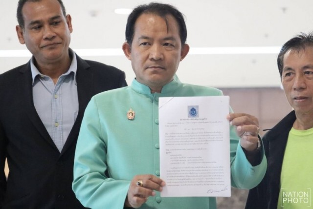 "ศรีสุวรรณ" ร้องกกต. ยุบอนค.ซ้ำ เอาผิด ธนาธร-ปิยบุตร-ช่อ เป็นส.ส.ทำงานในสภาฯ แต่จัดแฟลชม็อบ