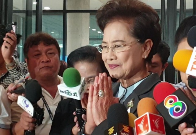 ประธานกรรมาธิการ เด็ก สตรีฯ แถลงขอโทษ ปมกลุ่ม LGBT จูบกลางสภา