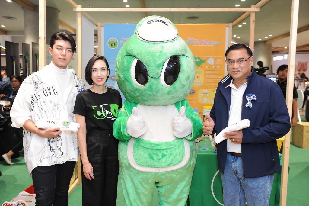 นาย ณภัทร พร้อมครอบครัวตัวออ ชวนคุณเลือกของขวัญปีใหม่รักษ์โลก