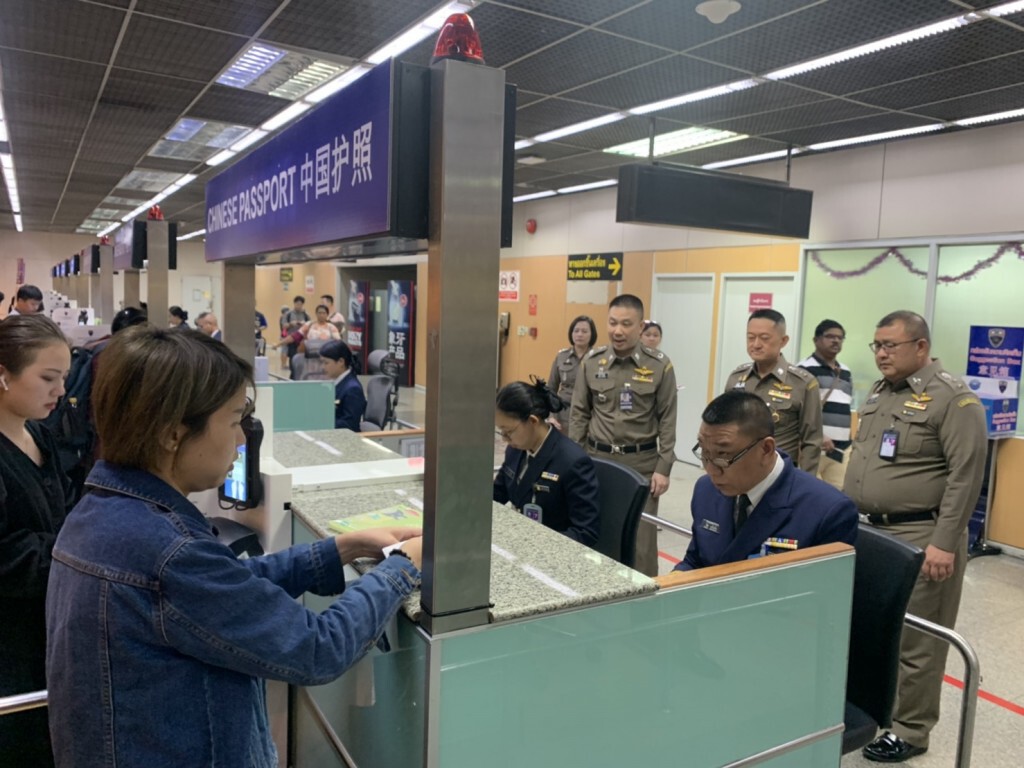 ตม.สนามบิน ติวเข้มปีใหม่รับคลื่นต่างชาติเที่ยวไทย
