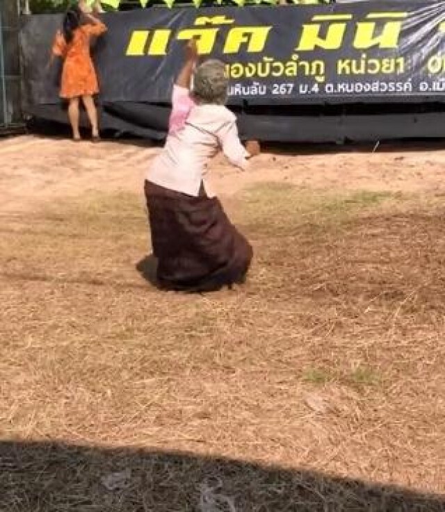 เปิดภาพ "คุณยายสายเเดนซ์" ทำเอาวัยรุ่นอยากโยกตาม